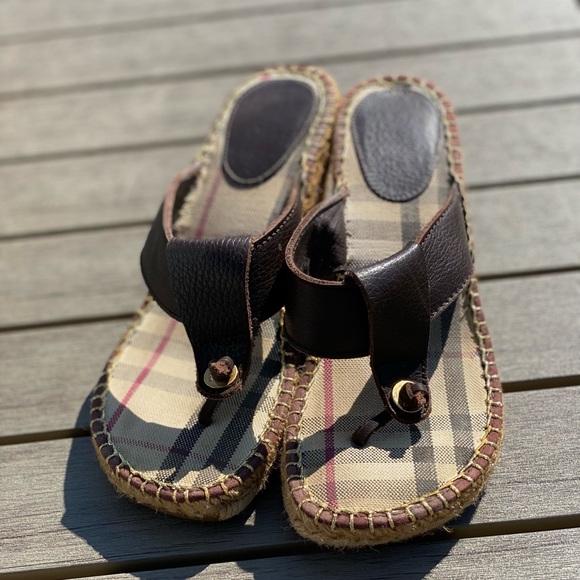 Burberry Leather EUCand pvc coated Haymaker check 8 1/2 US, 38 EU. Wedge Sandel! - Picture 3 of 8